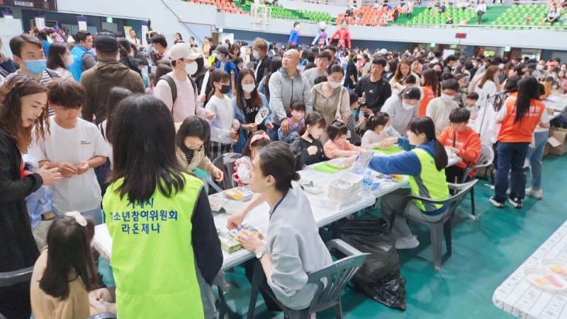 사진(12기 거제시청소년참여위원회 거제시 어린이 축제 부스운영) (2).jpg