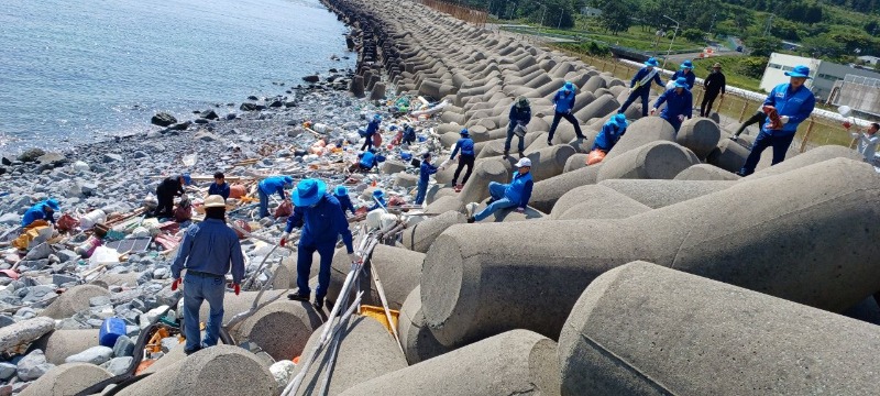 사진(한국석유공사 거제지사, _지구를 살리는 G9 KNOC 플로깅 릴레이 행사_ 실시.jpg