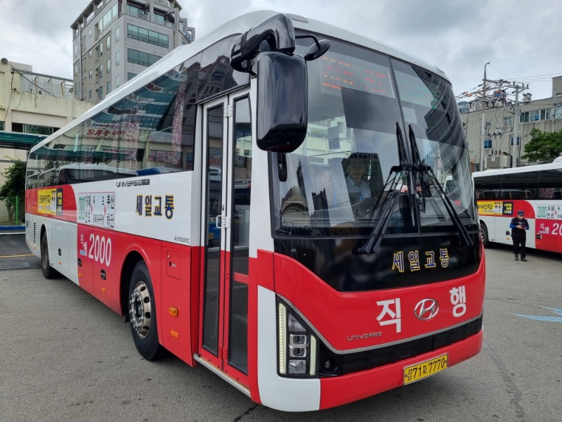 [크기변환]보도자료(거제-부산간 시내직행좌석버스 2000번 요금 인상)2000번 버스 사진 (1).jpg