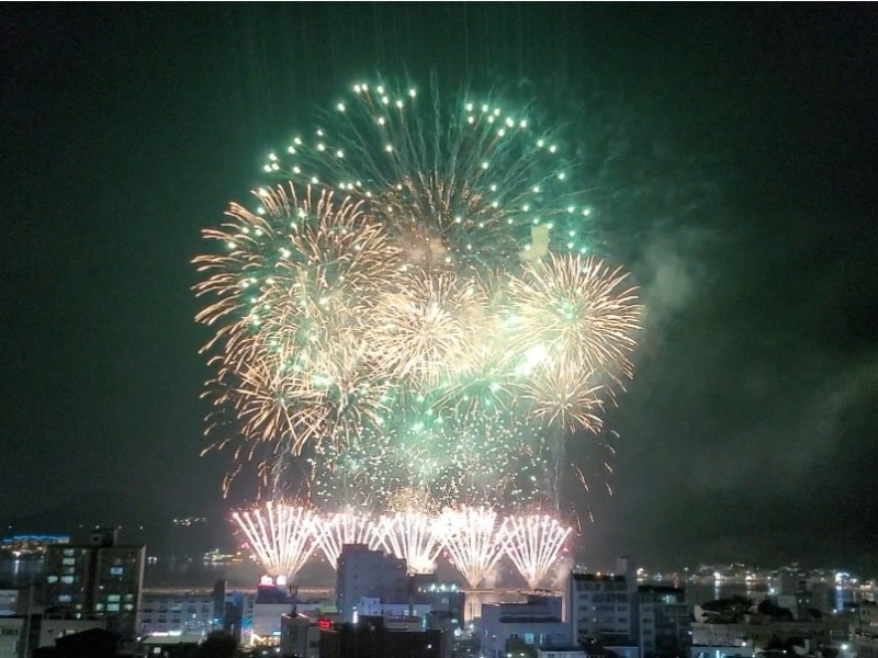 [크기변환]사진(제1회 지세포항 한가위 불꽃축제 성황리 개최) (1).jpg