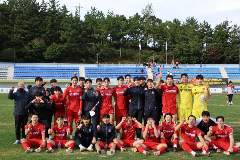 [크기변환]사진(거제시민축구단, 당진시민축구단 상대로 대승 거둬) (2).jpg