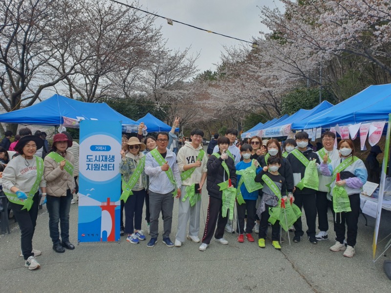 [크기변환]5-2. 관련사진(장승포벚꽃축제와 함께하는 거제시도시재생 플로킹).jpg