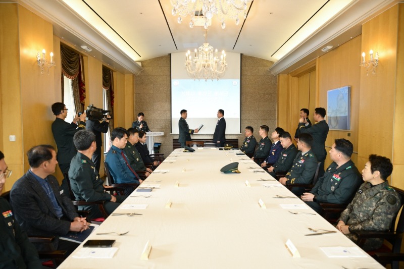 [크기변환]5-2. 관련사진(거제시장, 예비군 창설 56주년 기념식 참석, 관계자 격려 1).jpg