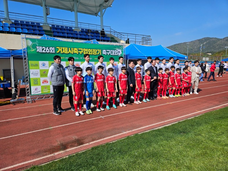 [크기변환]6-2. 관련사진(봄을 맞아 거제 곳곳 다채로운 체육행사 풍성(축구)).jpg