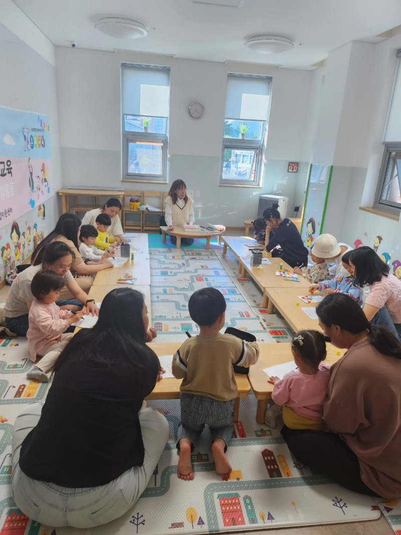 [크기변환]3-2. 관련사진(육아종합지원센터, 장난감도서관 활성화 사업 ‘독서코칭’ 프로그램 실시).jpg