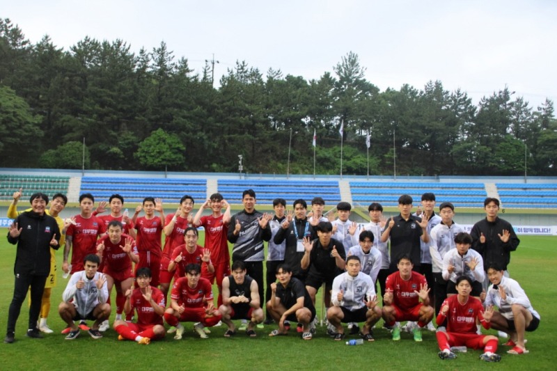 [크기변환]2-2. 관련사진(거제시민축구단, 1위 대전하나시티즌 상대로 4-1 완승).jpg