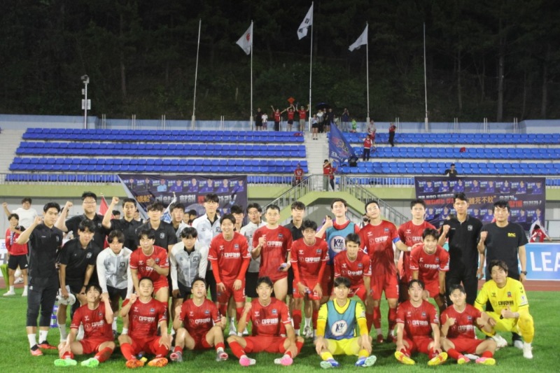 [크기변환]7-2. 관련사진(한여름 밤의 시원한 승부! 거제시민축구단, 당진시민축구단 상대로 2-1 승리 1).jpg