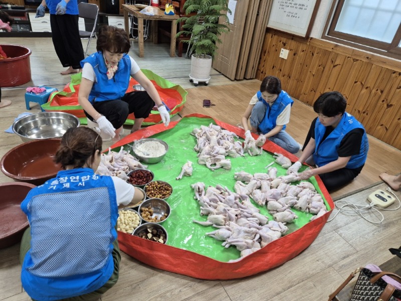 [크기변환]관련사진(아주동 통장협의회 _건강한 여름나기_ 경로행사)(3).jpg