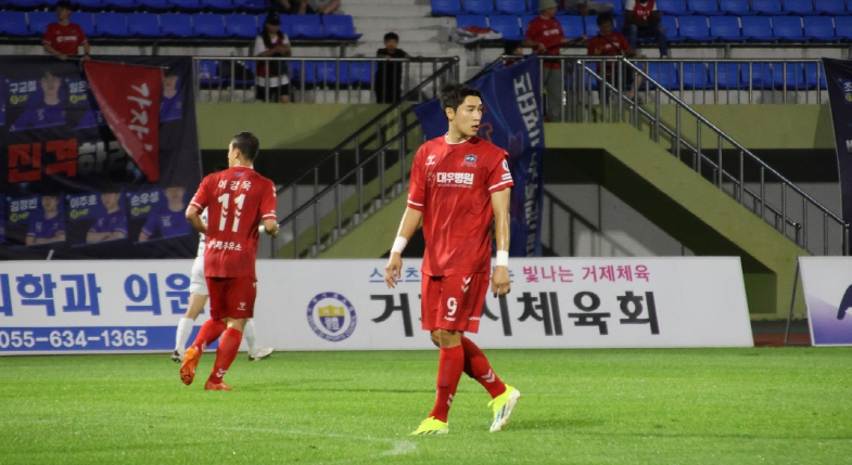 [크기변환]10-2. 관련사진(거제시민축구단, 전주시민축구단과 홈경기에서 무승부 1).jpg