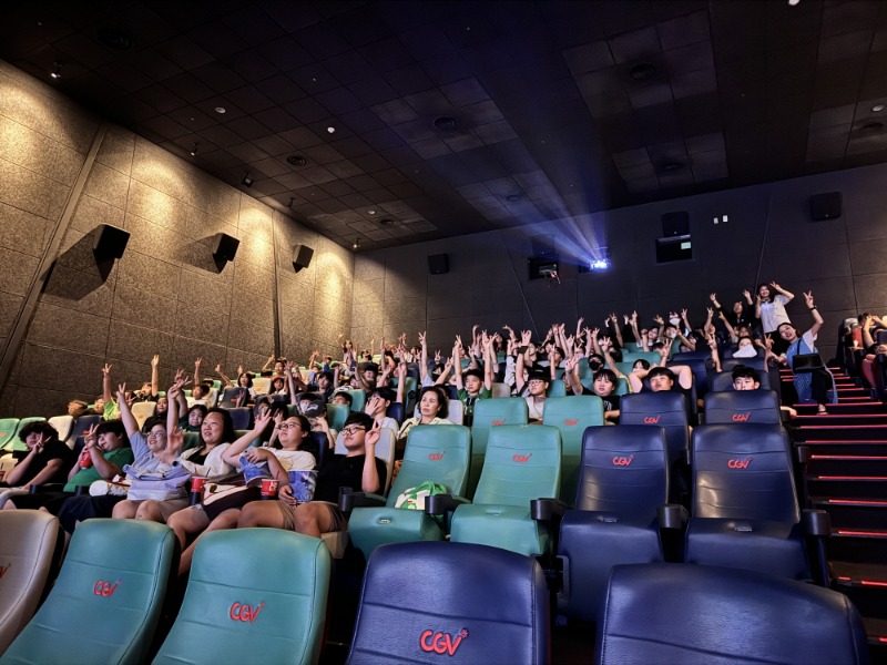 [크기변환]6-2. 관련사진(거제시 청소년방과후아카데미 문화체험활동, 영화 “빅토리” 관람).JPG