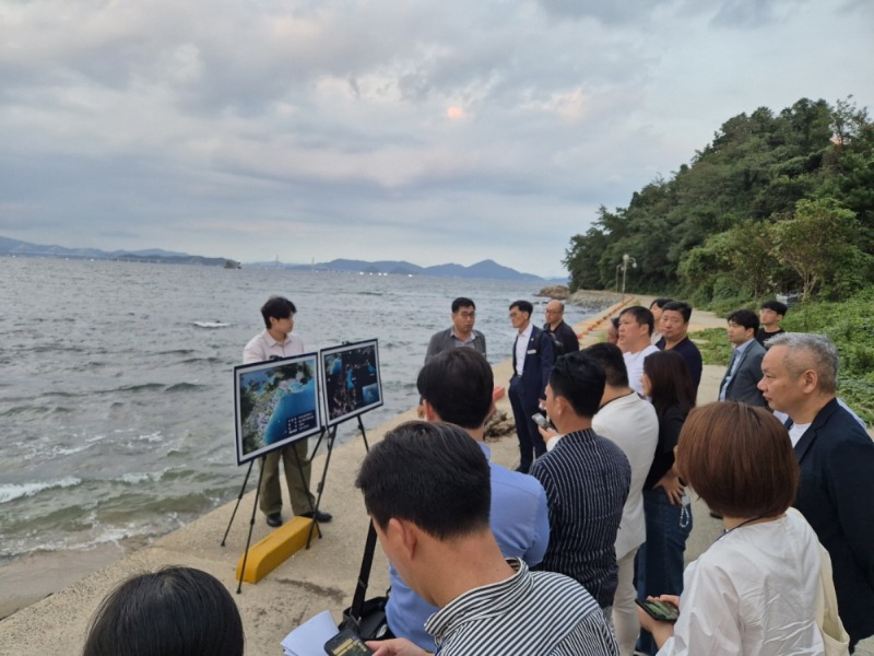 [크기변환]1-3. 관련사진(거제시, 가덕도신공항 배후도시 건설 투자유치 현장설명 개최 2 - 현장설명사진).jpg