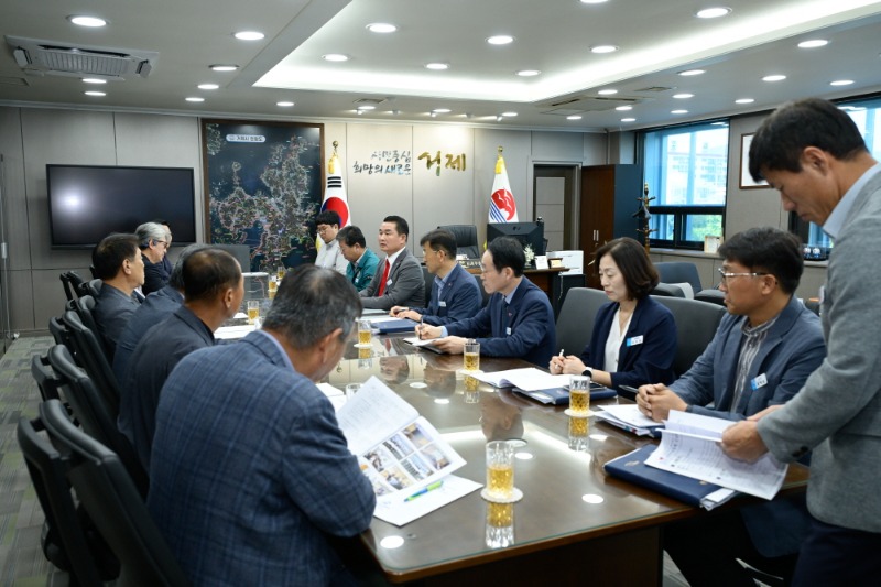 [크기변환]관련사진(거제시,‘지역건설산업 활성화를 위한 전문건설업체 간담회’ 개최) (1).jpg