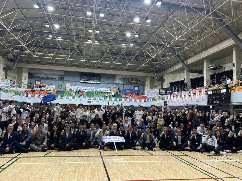 [크기변환]2-2. 관련사진(경남 배드민턴인 한마당 ‘제26회 거제시배드민턴협회장기 경상남도 동호인대회’ 성황리에 개최 1).jpg