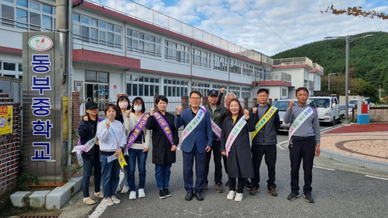 [크기변환]1-2. 관련사진(동부면, 2학기 중간고사 계기 학교주변 유해환경 점검 실시 1).jpg