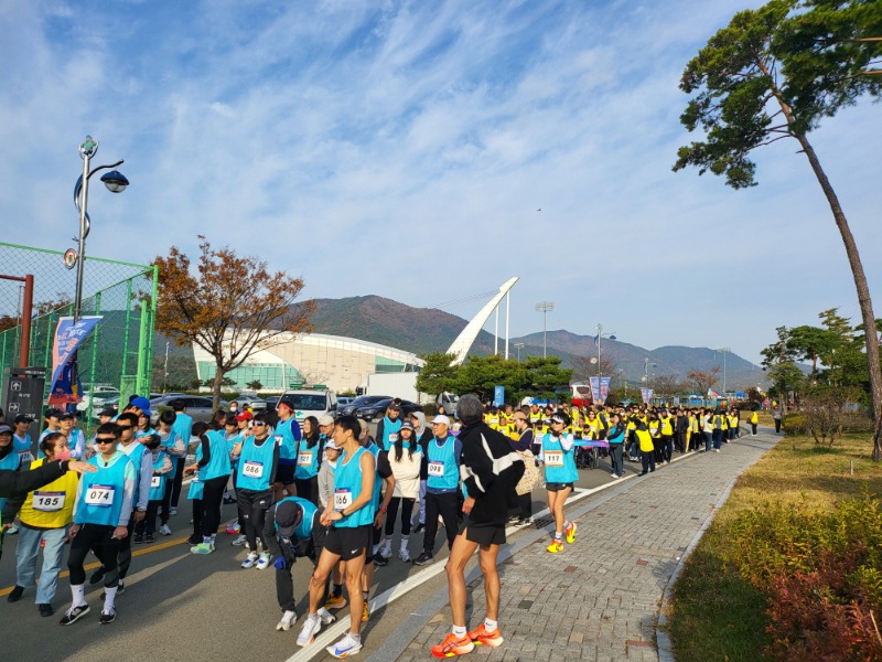 [크기변환]1-3. 관련사진(제8회 거제시장배 휠체어 마라톤대회 성료, 도전과 열정의 레이스 2).jpg