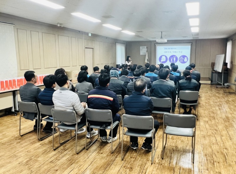 [크기변환]2-2. 관련사진(거제시치매안심센터, 거제우체국 집배원 대상 치매파트너 교육 실시).jpg