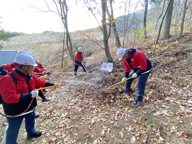 [크기변환]10-2. 관련사진(아주동, 산불 감시원 산불진화 모의훈련 실시).jpeg