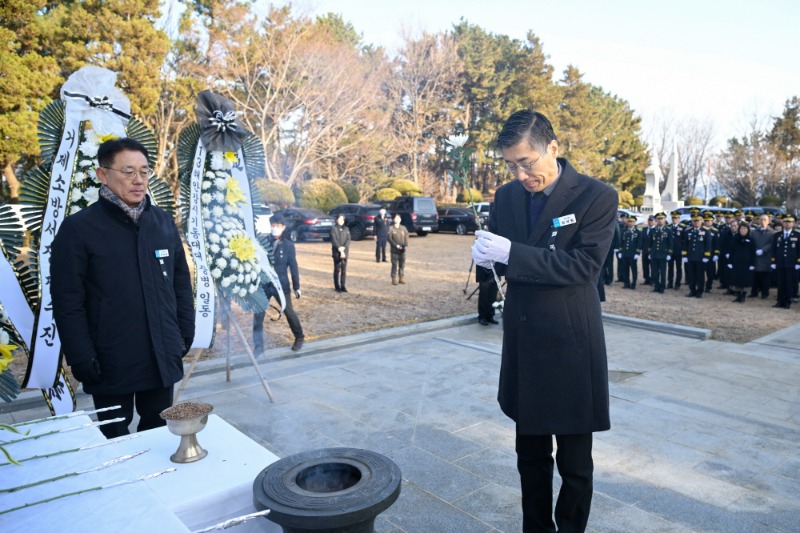 [크기변환]2-2. 관련사진(거제시, 2025년 을사년 신년참배 개최 1).jpg